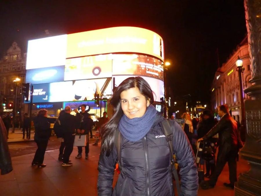 Diana en Piccadilly Circus, Londres, de noche